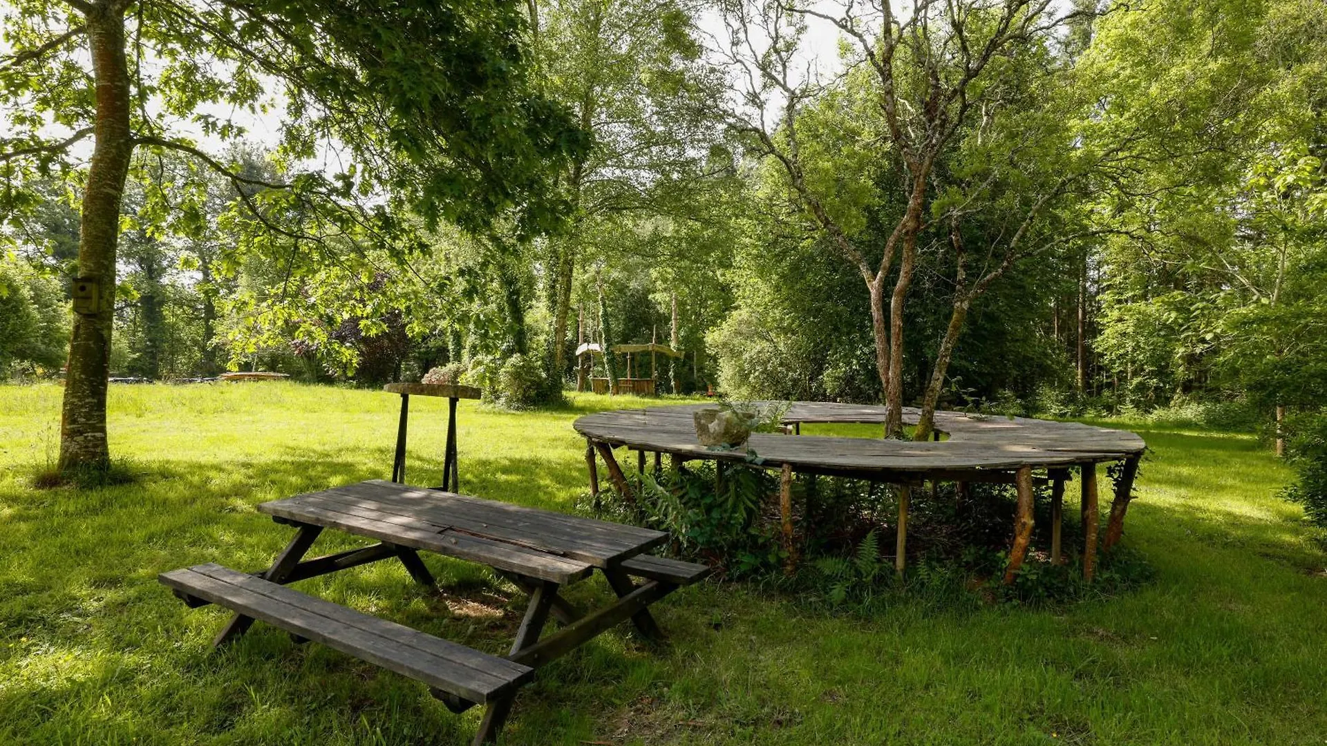Maison Au Milieu D'Un Parc Arbore Le Faouët